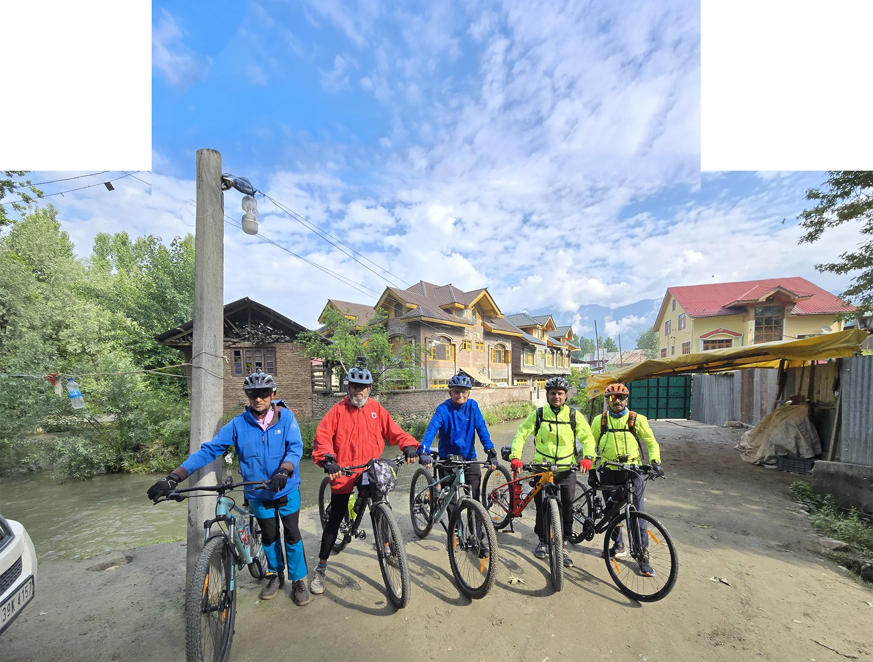 Srinagar to Leh bicycle expedition road